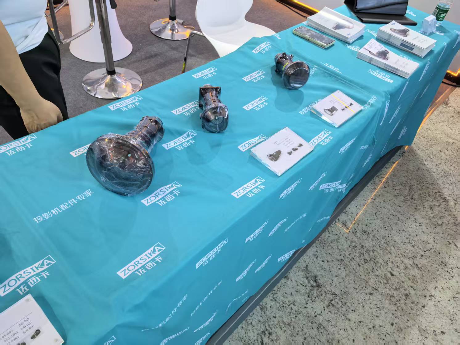 佐西卡携创新投影镜头闪耀InfoComm China 2025展