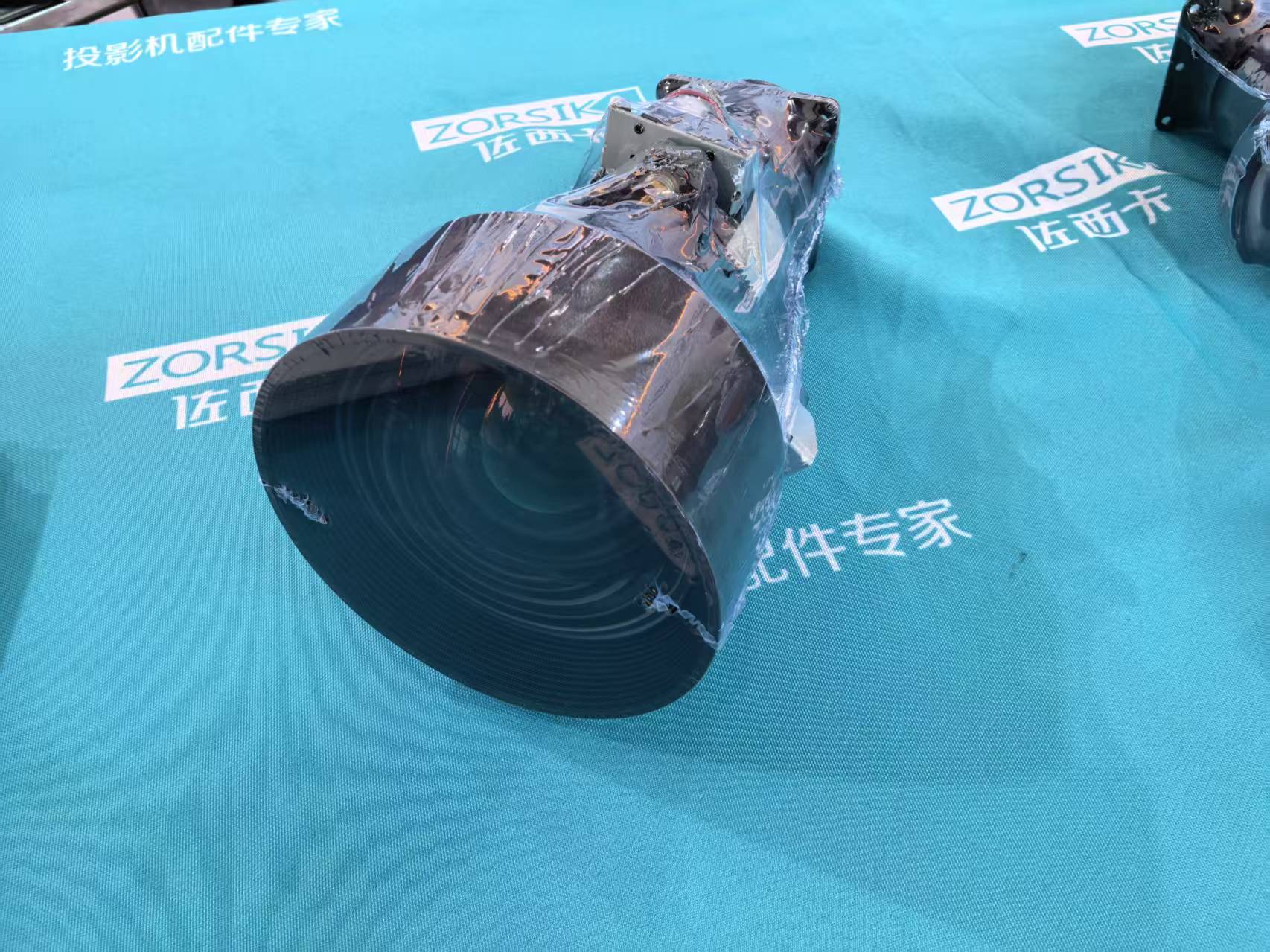 佐西卡携创新投影镜头闪耀InfoComm China 2025展