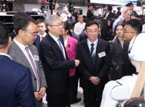 墨甲机器人亮相香港车博会，智能科技与东方之珠碰撞新火花