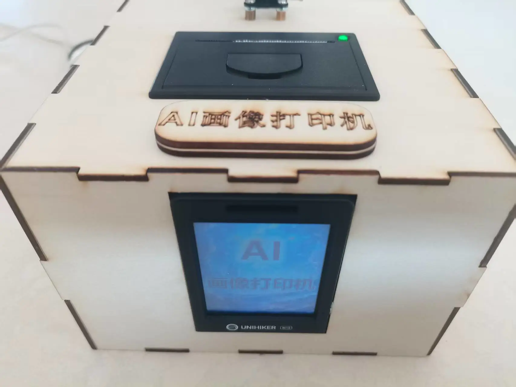 上海智位机器人开发者项目分享：基于行空板 M10 与二哈识图 2 搭建 AI 画像打印机